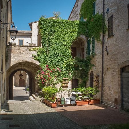 Appartamenti Turistici Vicolo S. Chiara Sassoferrato Экстерьер фото