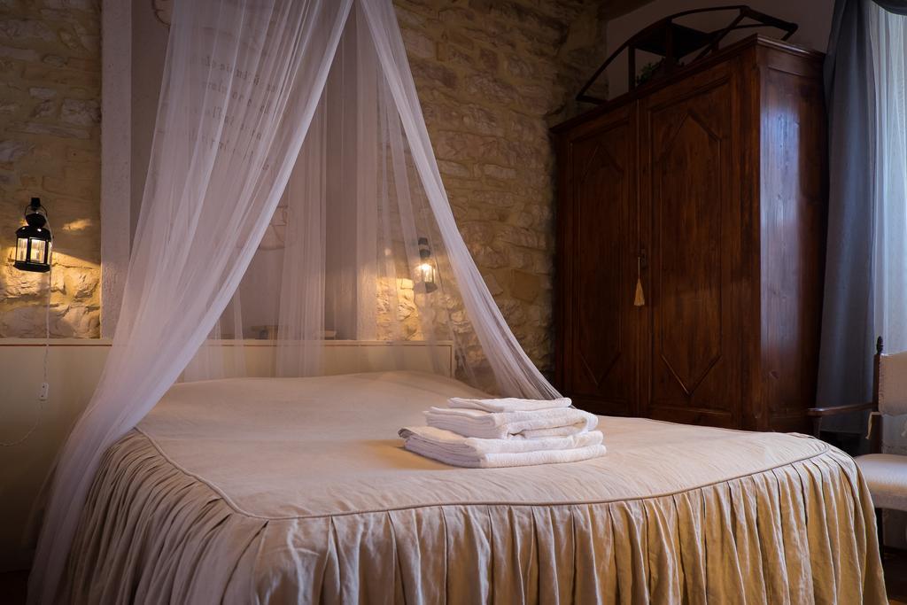 Appartamenti Turistici Vicolo S. Chiara Sassoferrato Экстерьер фото
