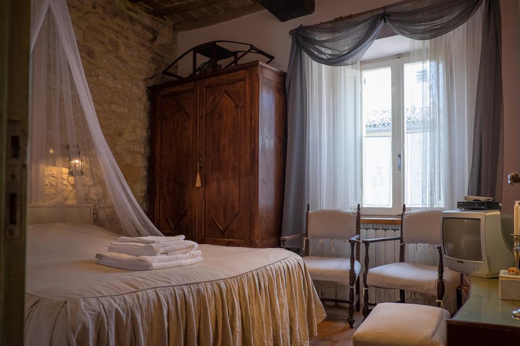 Appartamenti Turistici Vicolo S. Chiara Sassoferrato Экстерьер фото