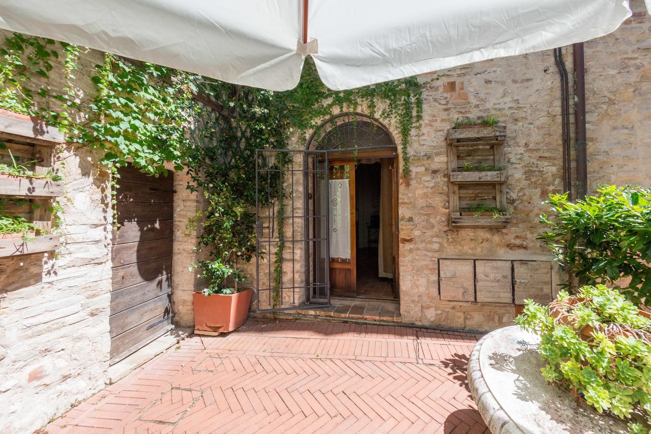 Appartamenti Turistici Vicolo S. Chiara Sassoferrato Экстерьер фото